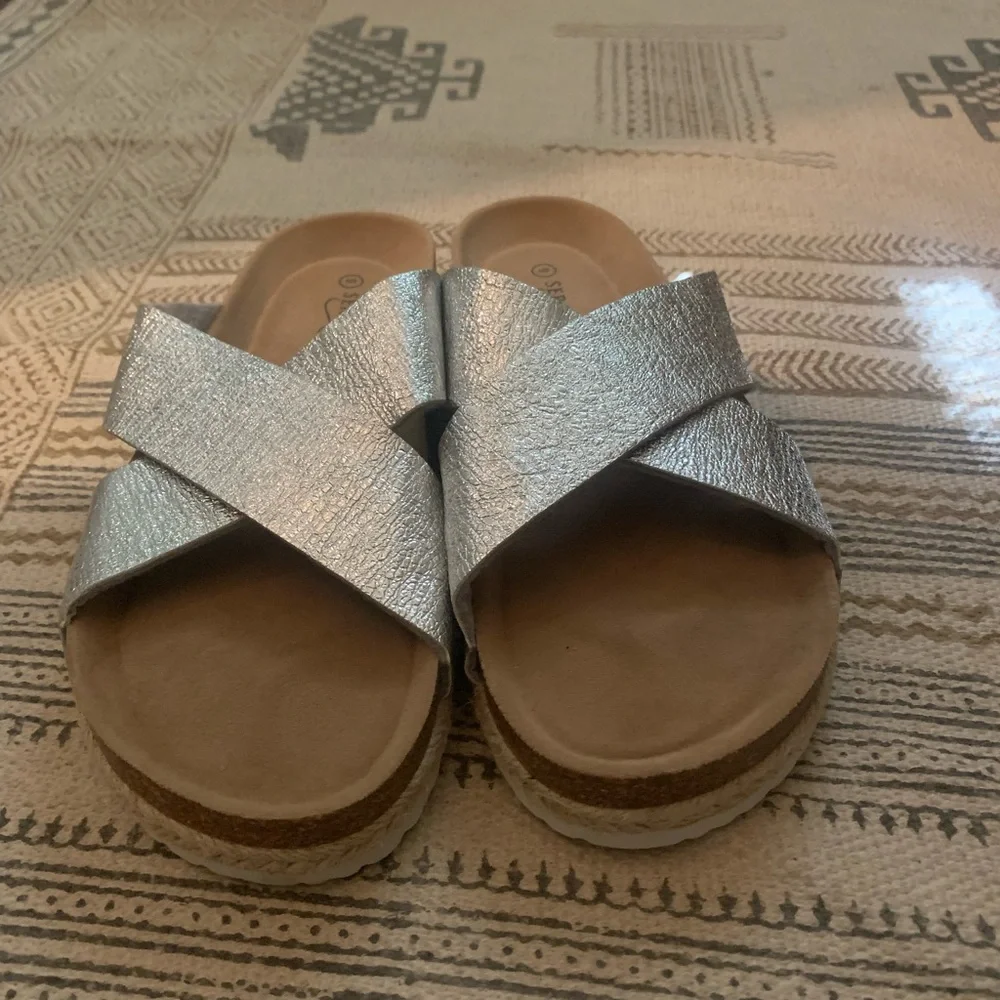 Platform sandals - Picture 1 of 5
